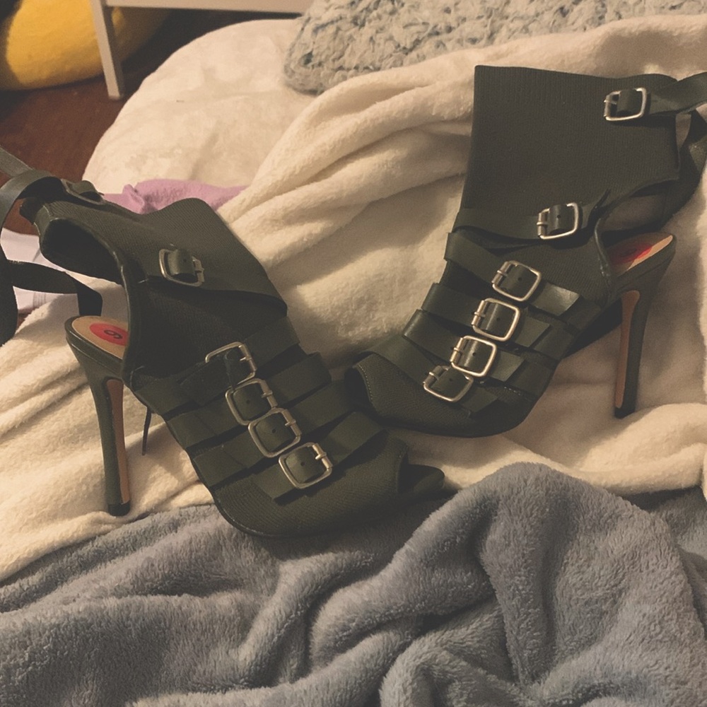 SIZE 6 Navy Green Buckle Fashion High Heels